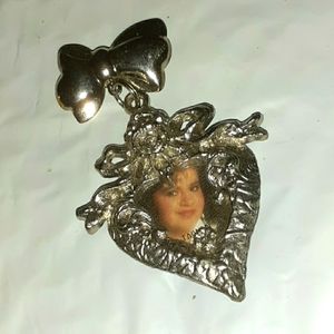 VTG Heart Picture Brooch